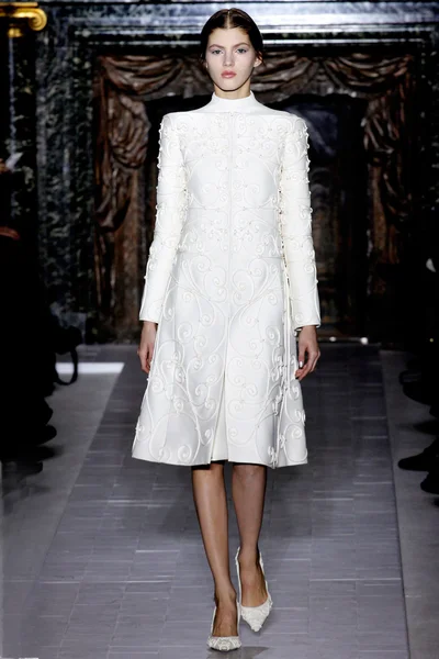 Look 10